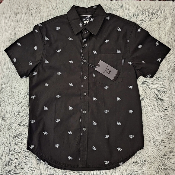 WXYZ Short Sleeve Button Down Shirt skull print men's small - Picture 1 of 2